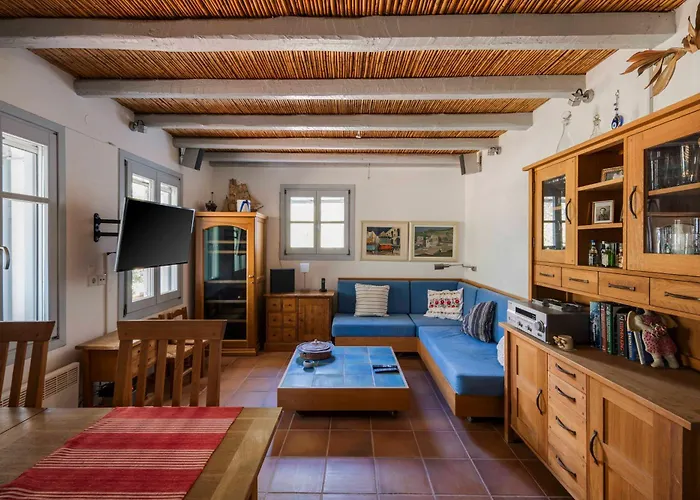 Sandy Beachfront House Serifos 度假居 Ganema