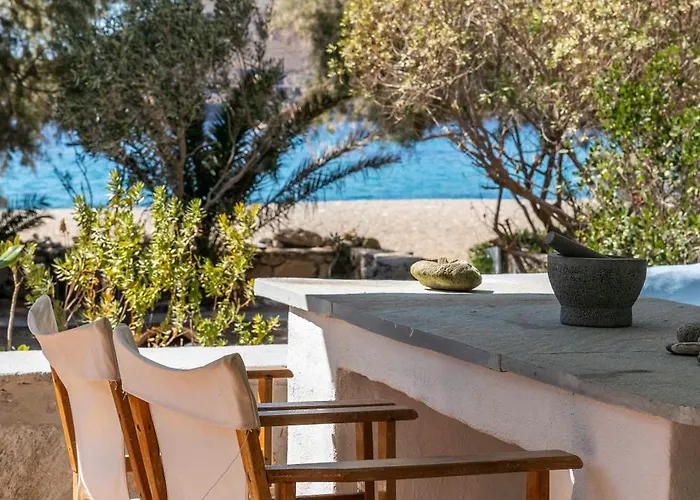 Sandy Beachfront House Serifos 度假居 Ganema